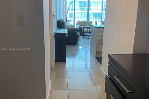 Купить кондоминиум в Майами, Флорида 2 спальни, 102.38м2, № 1955364 - фото 7