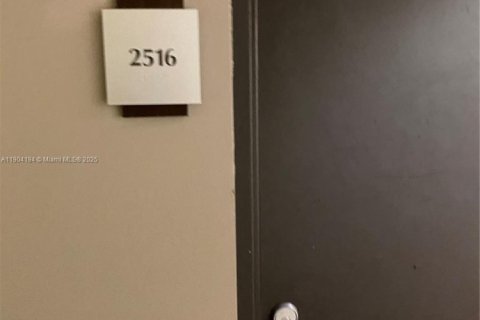 Купить кондоминиум в Майами, Флорида 2 спальни, 102.38м2, № 1955364 - фото 11