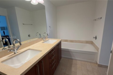 Купить кондоминиум в Майами, Флорида 2 спальни, 102.38м2, № 1955364 - фото 20