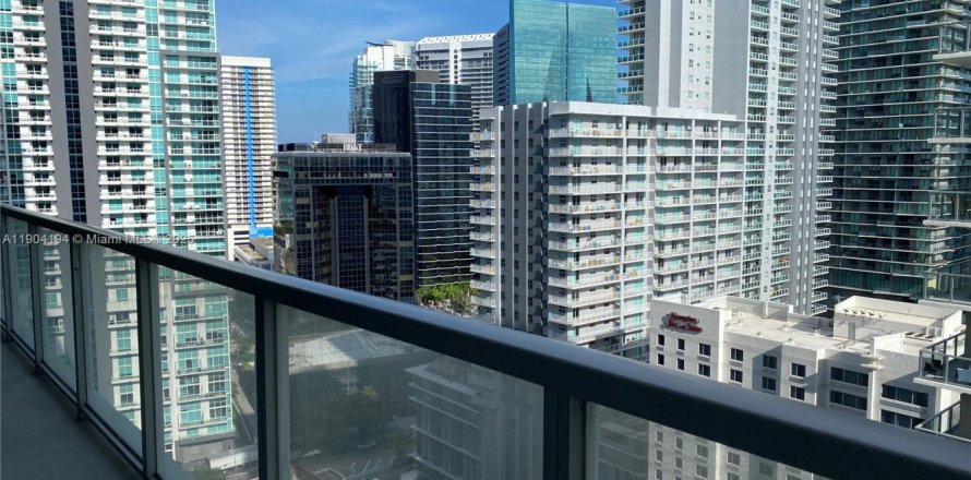 Кондоминиум с 2 спальнями в Майами, Флорида № 1955364