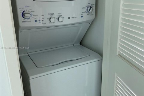 Купить кондоминиум в Майами, Флорида 2 спальни, 102.38м2, № 1955364 - фото 13