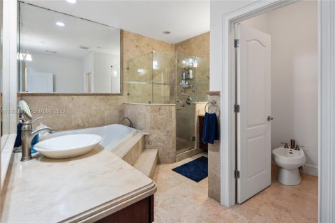 Townhouse in Miami, Florida 3 bedrooms, 205.13 sq.m. № 2066177 - photo 7