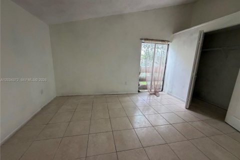 Townhouse in Miami Gardens, Florida 4 bedrooms, 136.57 sq.m. № 2087257 - photo 4