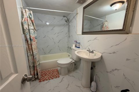 Townhouse in Miami Gardens, Florida 4 bedrooms, 136.57 sq.m. № 2087257 - photo 11
