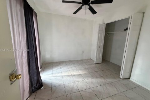 Townhouse in Miami Gardens, Florida 4 bedrooms, 136.57 sq.m. № 2087257 - photo 9