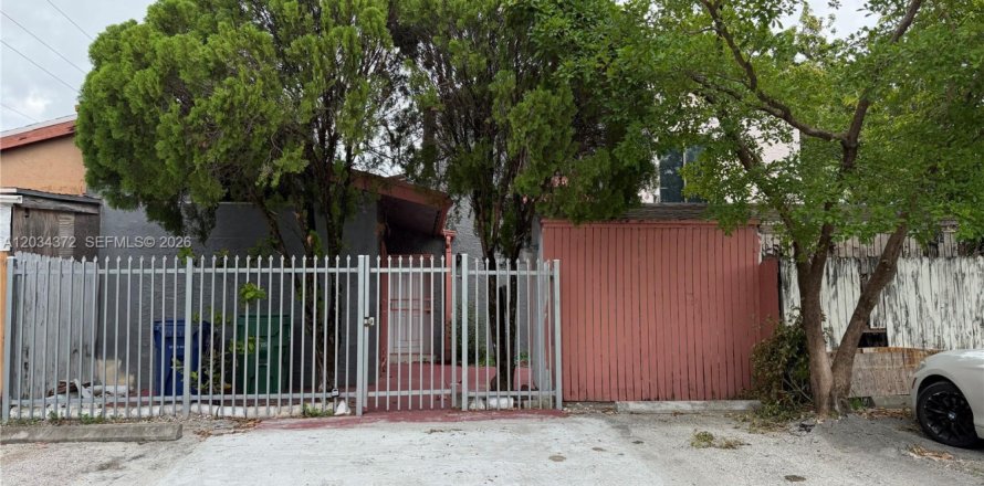 Townhouse in Miami Gardens, Florida 4 bedrooms, 136.57 sq.m. № 2087257