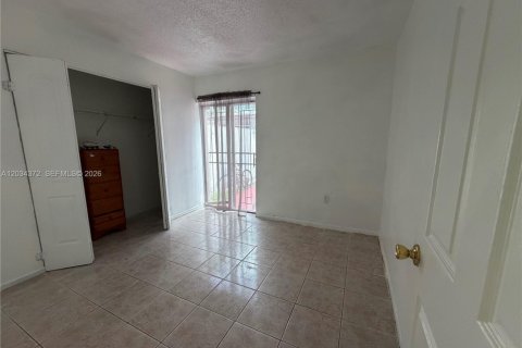 Townhouse in Miami Gardens, Florida 4 bedrooms, 136.57 sq.m. № 2087257 - photo 13