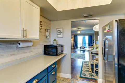 Condo in Bradenton, Florida, 2 bedrooms  № 2198699 - photo 12