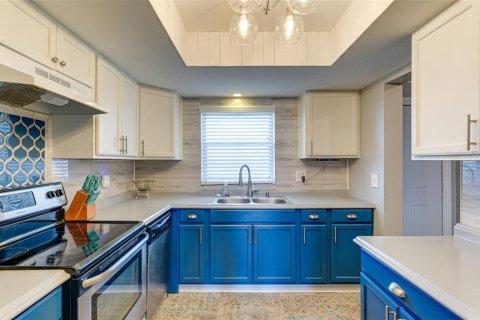 Condo in Bradenton, Florida, 2 bedrooms  № 2198699 - photo 10