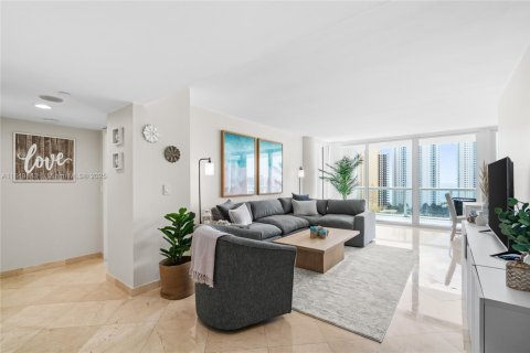 Copropriété à louer à Sunny Isles Beach, Floride: 2 chambres, 149.02 m2 № 1852195 - photo 1