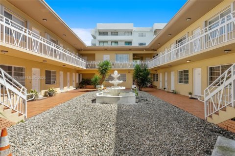 Copropriété à vendre à Miami Beach, Floride: 2 chambres, 96.62 m2 № 2047454 - photo 18