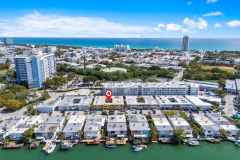 Copropriété à vendre à Miami Beach, Floride: 2 chambres, 96.62 m2 № 2047454 - photo 2