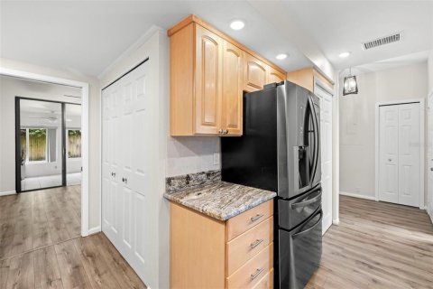 Condo in Palm Harbor, Florida, 3 bedrooms  № 1916296 - photo 14