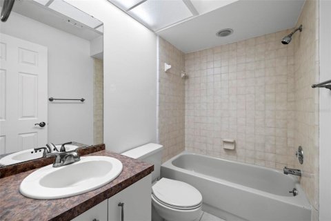 Condo in Palm Harbor, Florida, 3 bedrooms  № 1916296 - photo 28
