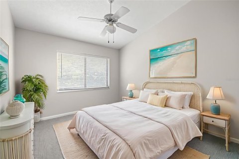 Condo in Palm Harbor, Florida, 3 bedrooms  № 1916296 - photo 10