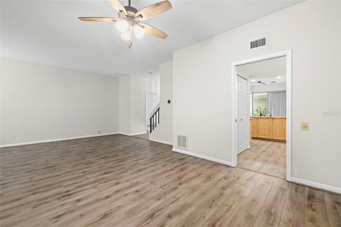 Condo in Palm Harbor, Florida, 3 bedrooms  № 1916296 - photo 23
