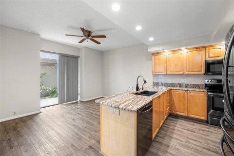 Condo in Palm Harbor, Florida, 3 bedrooms  № 1916296 - photo 15