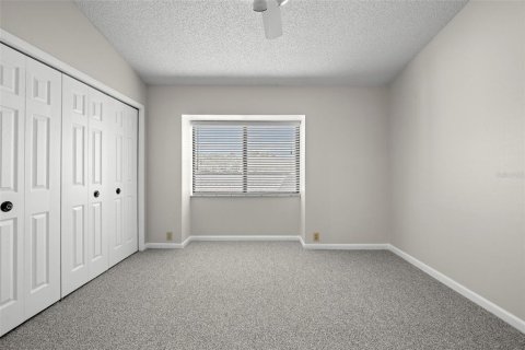 Condo in Palm Harbor, Florida, 3 bedrooms  № 1916296 - photo 25