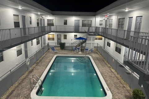 Снять в аренду кондоминиум в Халландейл-Бич, Флорида 1 спальня, 55.74м2, № 1950876 - фото 12