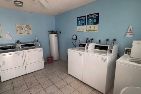 Снять в аренду кондоминиум в Халландейл-Бич, Флорида 1 спальня, 55.74м2, № 1950876 - фото 3