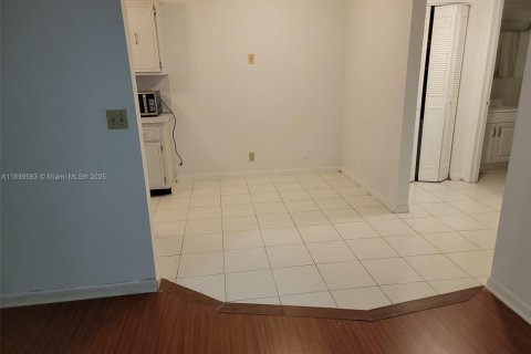 Снять в аренду кондоминиум в Халландейл-Бич, Флорида 1 спальня, 55.74м2, № 1950876 - фото 5