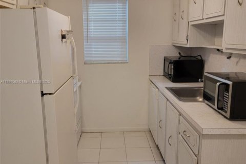 Снять в аренду кондоминиум в Халландейл-Бич, Флорида 1 спальня, 55.74м2, № 1950876 - фото 7