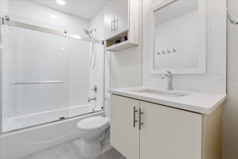 Купить виллу или дом в Мелборн-Бич, Флорида 7 комнат, 138.89м2, № 1913769 - фото 28