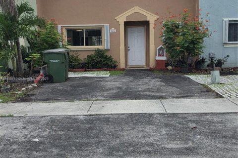 Купить таунхаус в Хомстед, Флорида 3 спальни, 138.24м2, № 1936915 - фото 2