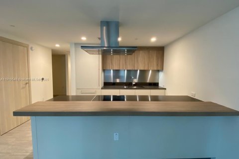 Condo in Miami, Florida, 1 bedroom  № 2052742 - photo 9