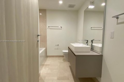 Condo in Miami, Florida, 1 bedroom  № 2052742 - photo 18
