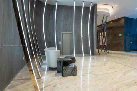 Condo in Miami, Florida, 1 bedroom  № 2052742 - photo 5