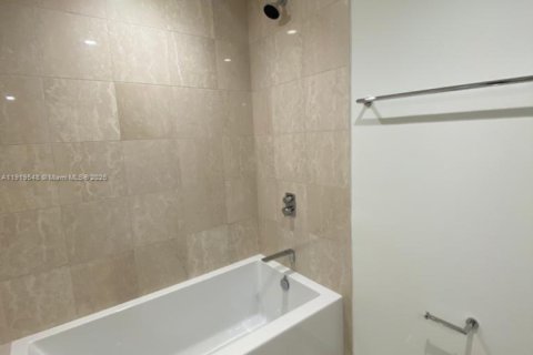 Condo in Miami, Florida, 1 bedroom  № 2052742 - photo 21