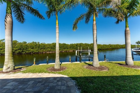 House in Punta Gorda, Florida 2 bedrooms, 148.27 sq.m. № 2127771