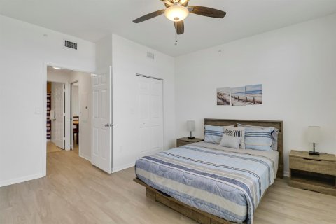 Condo in Lantana, Florida, 2 bedrooms № 2303556 - photo 3
