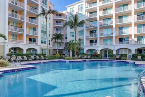 Condo in Lantana, Florida, 2 bedrooms № 2303556