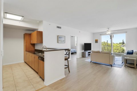 Condo in Lantana, Florida, 2 bedrooms № 2303556 - photo 9