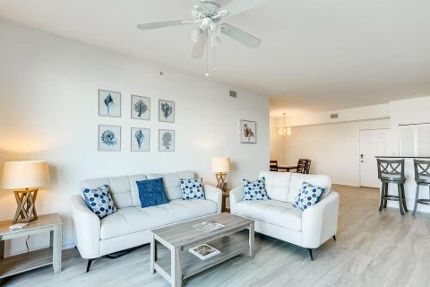 Condo in Lantana, Florida, 2 bedrooms № 2303556 - photo 7