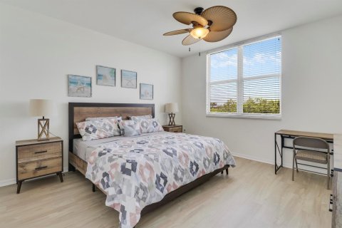 Condo in Lantana, Florida, 2 bedrooms № 2303556 - photo 4