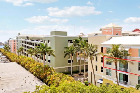 Condo in Lantana, Florida, 2 bedrooms № 2303556 - photo 12