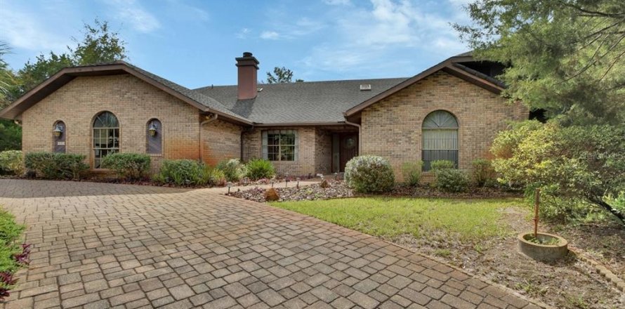 House in DeLand, Florida 4 bedrooms, 260.13 sq.m. № 1869163