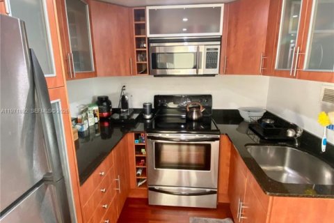 Condominio en venta en Miami Beach, Florida, 1 dormitorio, 79.15 m2 № 2032598 - foto 11