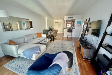 Condominio en venta en Miami Beach, Florida, 1 dormitorio, 79.15 m2 № 2032598 - foto 7