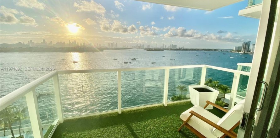 Condominio en Miami Beach, Florida, 1 dormitorio  № 2032598
