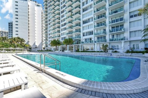 Condominio en venta en Miami Beach, Florida, 1 dormitorio, 79.15 m2 № 2032598 - foto 24