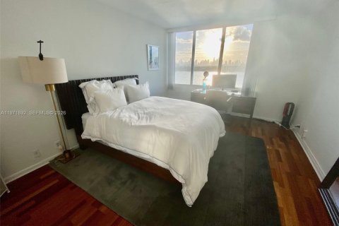 Condominio en venta en Miami Beach, Florida, 1 dormitorio, 79.15 m2 № 2032598 - foto 13