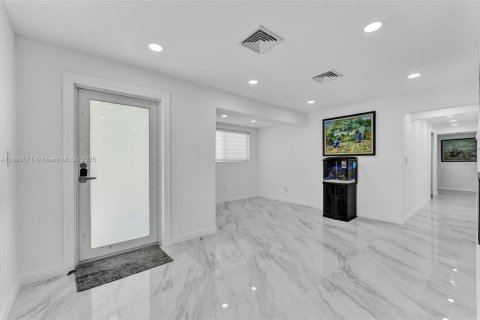 Купить виллу или дом в Майами, Флорида 3 спальни, 156.08м2, № 1943549 - фото 23