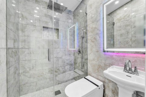 Купить виллу или дом в Майами, Флорида 3 спальни, 156.08м2, № 1943549 - фото 21