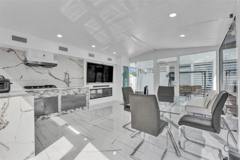 Купить виллу или дом в Майами, Флорида 3 спальни, 156.08м2, № 1943549 - фото 29