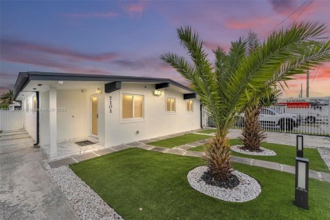 Купить виллу или дом в Майами, Флорида 3 спальни, 156.08м2, № 1943549 - фото 1