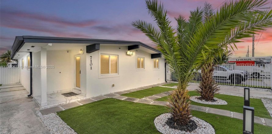 Дом в Майами, Флорида 3 спальни, 156.08м2 № 1943549